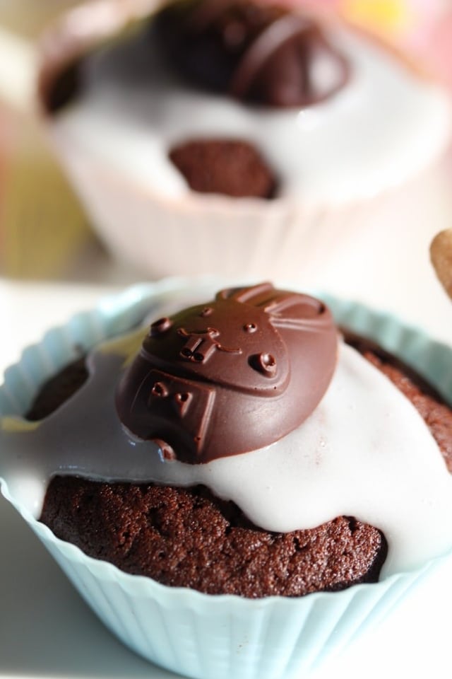 Chocolate simnel cupcakes: Easter cupcakes with a twist. 