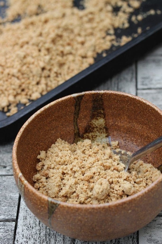 Quick, crispy gluten free dairy free crumble topping #freefromfairy