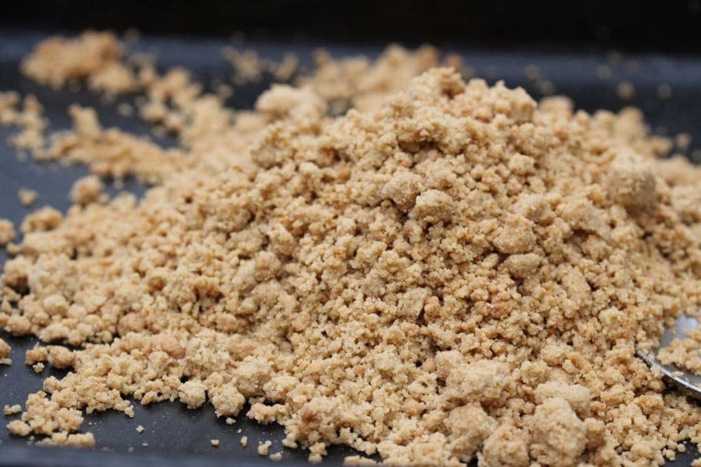 Easy lower sugar crumble recipe cooked in the grill in just 10 minutes #freefromfairy