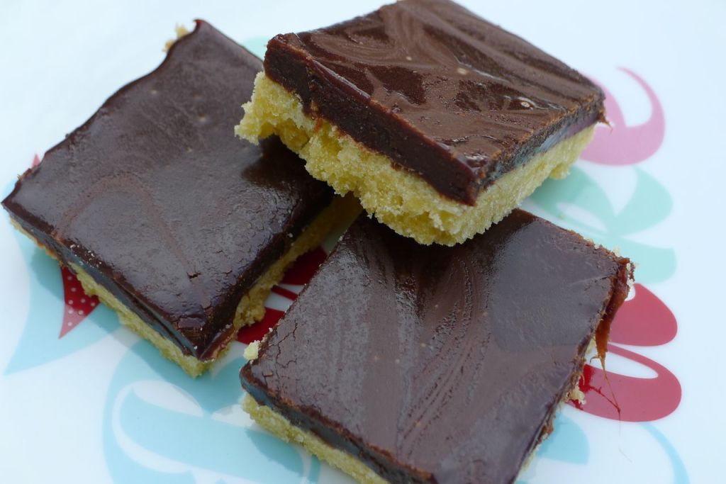 Sweetened condensed coconut milk recipe and sticky chocolate orange slice. #freefromfairy #fairyflour #vegan #glutenfree #dairyfreecondensedmilk