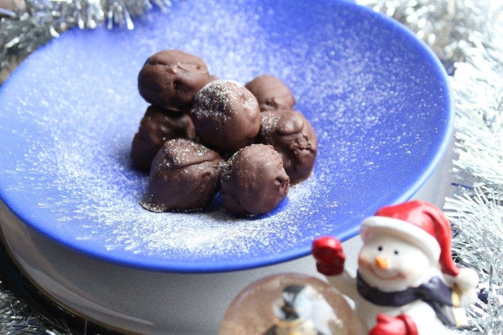 Raw chocolate truffles with a healthy #Easter treat. https://freefromfairy.com