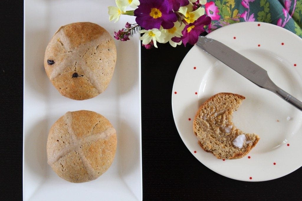 Glutenfree Hot cross buns with no fruit. Low sugar. #Easter #glutenfree #refinedsugarfree #hotcrossbun