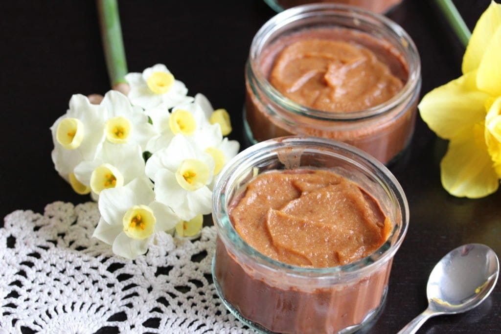 Vegan salted caramel chocolate pots. The perfect pudding for mum on Mothers Day! These are #glutenfree, #dairyfree, #eggfree, #nutfree, #soyafree and #lowsugar!