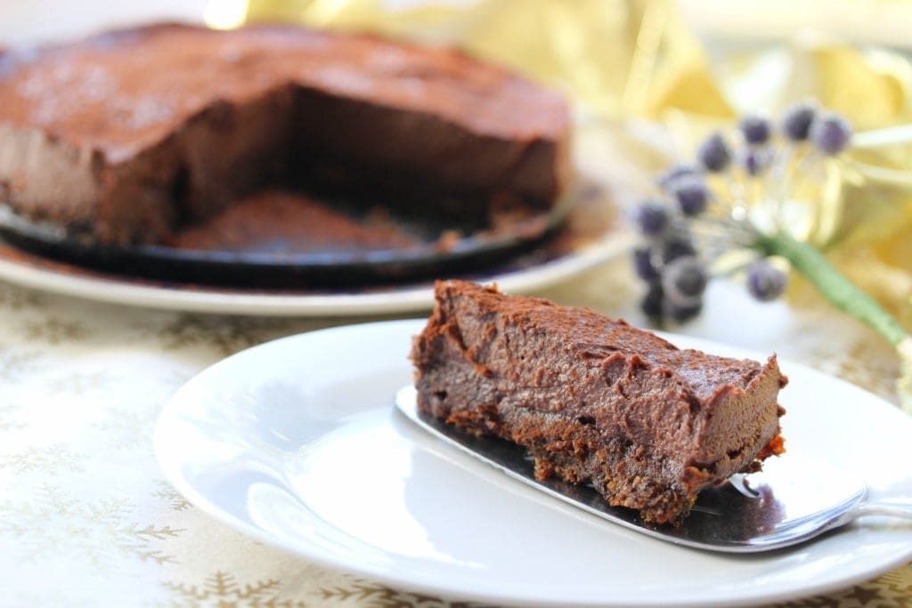 Incredible, simple, Baileys chocolate cheesecake. A gluten free, dairy free, vegan recipe!