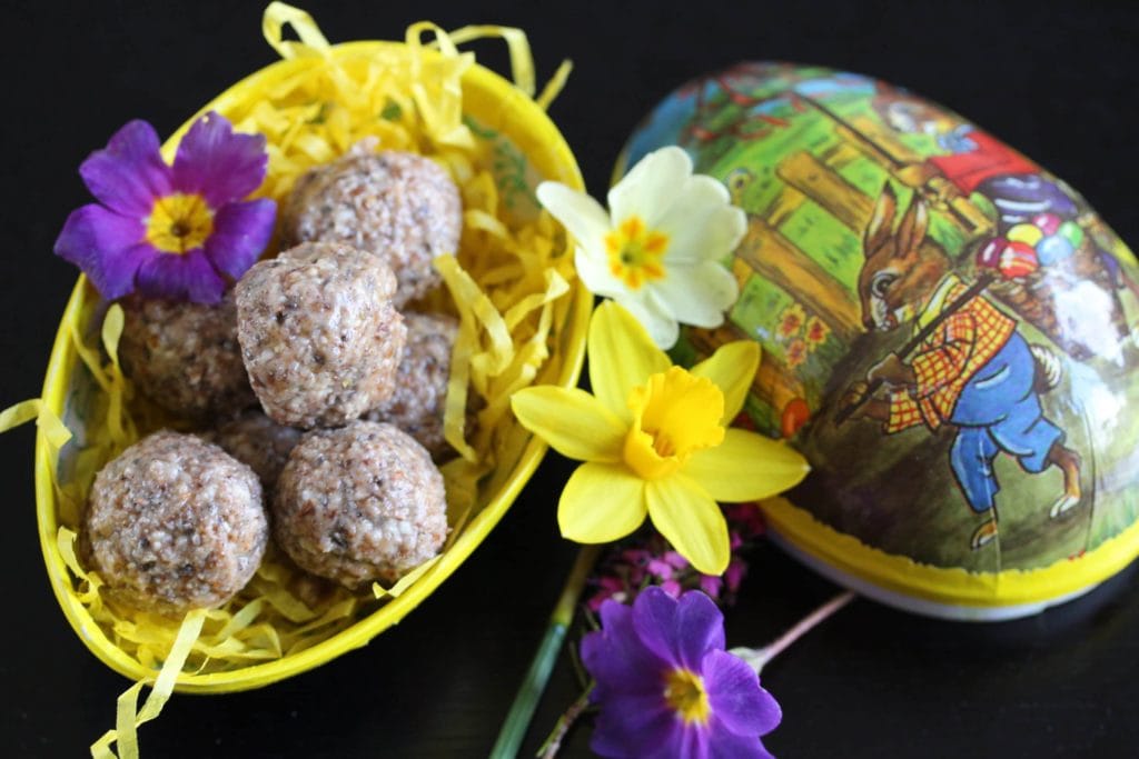 Bliss Balls: The Easter Version. #glutenfree #dairyfree #eggfree #vegan #hotcrossbun #freefromfairy