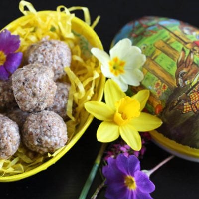 Bliss Balls: The Hot Cross Bun Version