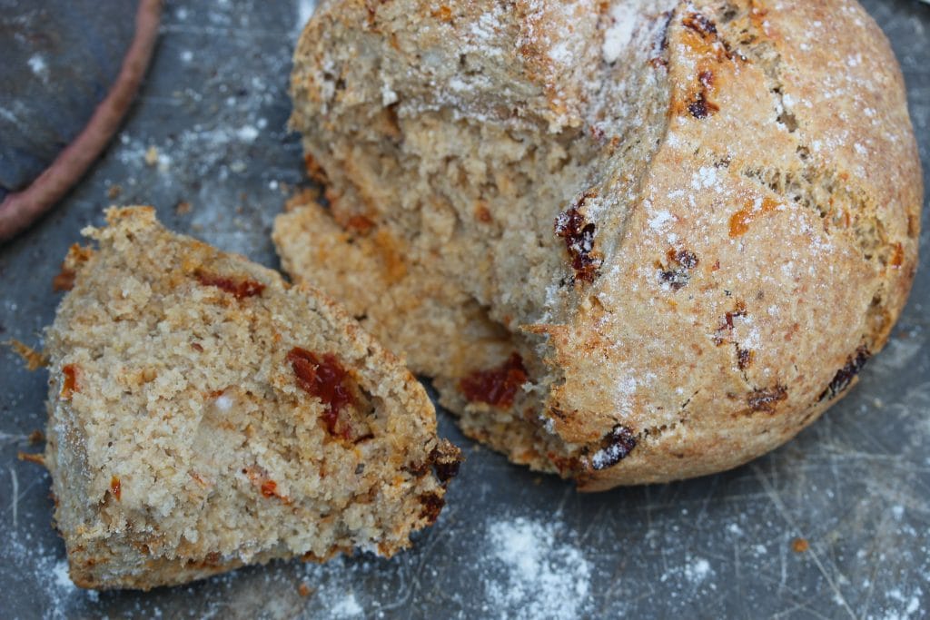 Gluten free soda bread with cheese and sundried tomatoes #glutenfree #recipe #sodabread #yeastfreebread