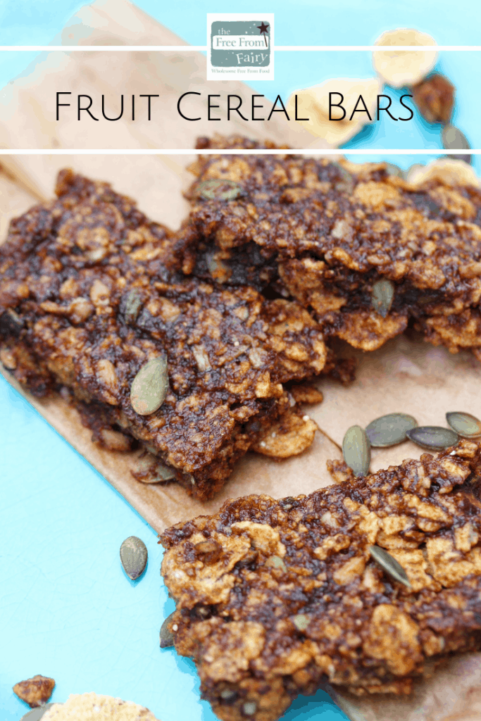 Fruit cereal bars: homemade cereal bars perfect for breakfast or snacks #cerealbar #cerealbarrecipe #breakfastrecipe #quickbreakfast #glutenfree #dairyfree #eggfree #nutfree #freefromfairy #naturespath