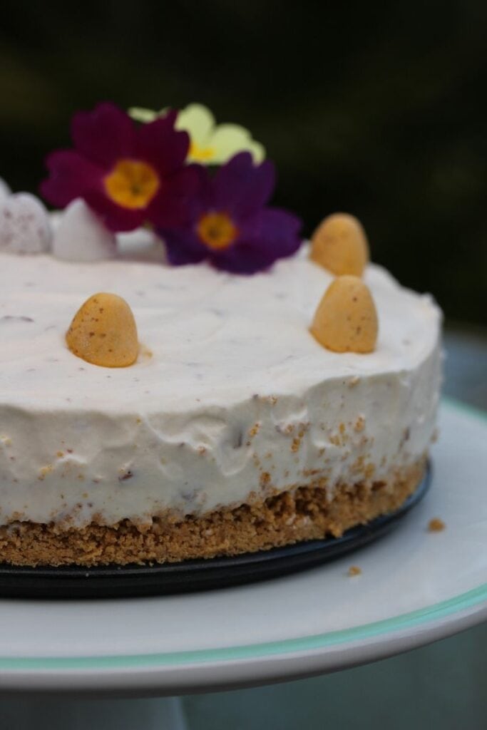A simple no bake mini egg cheesecake #glutenfree #nobakecheesecake #minieggcheesecake #Eastercheesecake #Easter dessert #freefromfairy