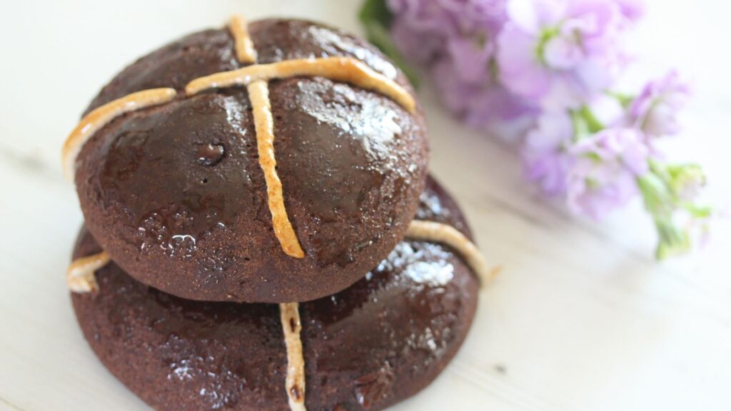 Gluten free chocolate hot cross buns recipe